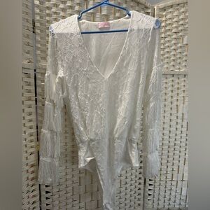 Pink Lily Meet Me On Broadway Ivory Fringe Sleeve Lace Long Sleeve Bodysuit- S